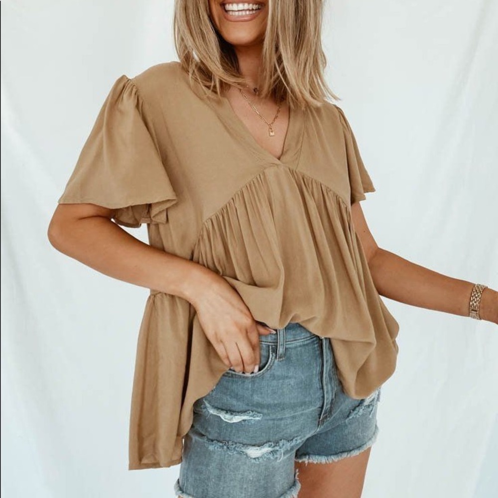 Tan flowy blouse VESTIQUE